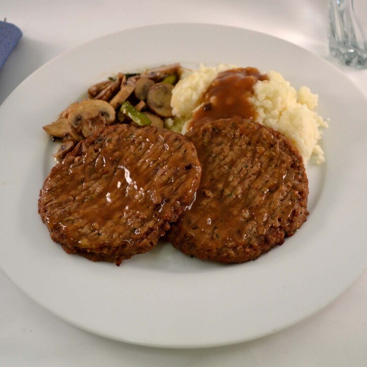Kings Command Foods Fully Cooked Beef Salisbury Steaks With Peppers And