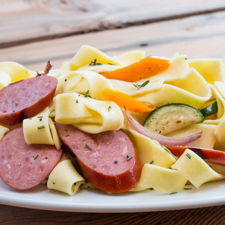 Dakota Brand Fully Cooked Ring Bologna 16/12 Oz Packages